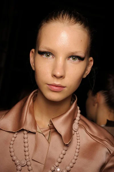 Look 3